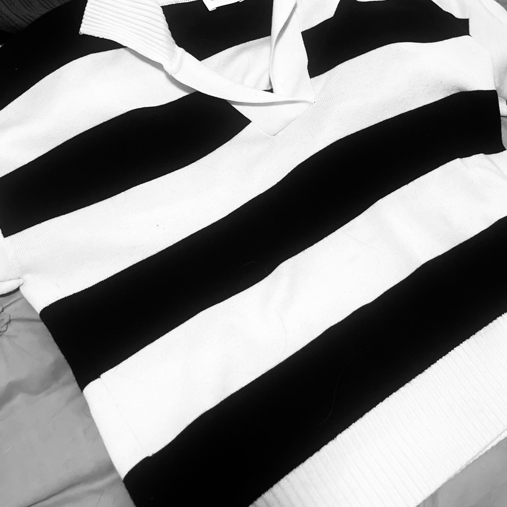 Cyrus Two-Tone V-Neck Top in Black and White